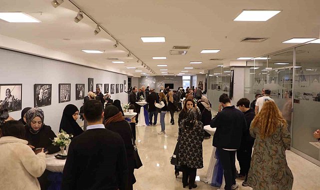 Esenler'de "Görsel Şahitler: Zamanı Durduran Ustalar" belgesel gösterimi ve fotoğraf sergisi açıldı