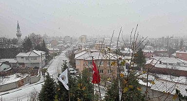 Eskişehir'de kış mevsiminin ilk kar yağışı başladı