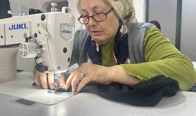 Ev hanımlarının örnek atölyesine iş yağıyor