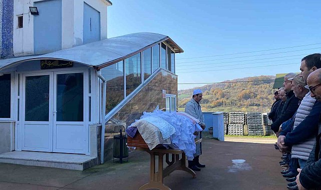 Evinde ölü bulunan genç sağlık çalışanı Zonguldak'ta defnedildi