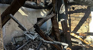 Evleri küle dönen aileye Denizli Büyükşehir Sevgi Eli destek oldu