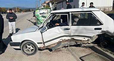Feci kazada Fiat Tofaş hurdaya döndü: 2 yaralı