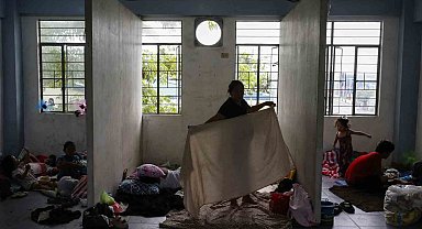 Filipinler'i Man-yi Tayfunu vurdu: 2 kişi yaralandı, 1.2 milyon kişi tahliye edildi