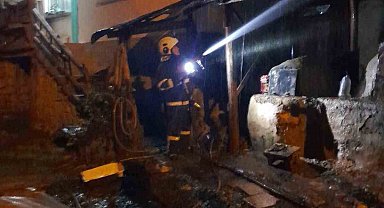 Fırında başlayan yangın evlere sıçramadan söndürüldü