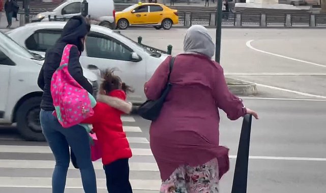 Fırtına Bursa'da adeta insanları uçurdu, kadınlar ve çocuklar zor anlar yaşadı