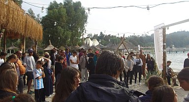 Foça'da yarış için rüzgarı bekliyorlar