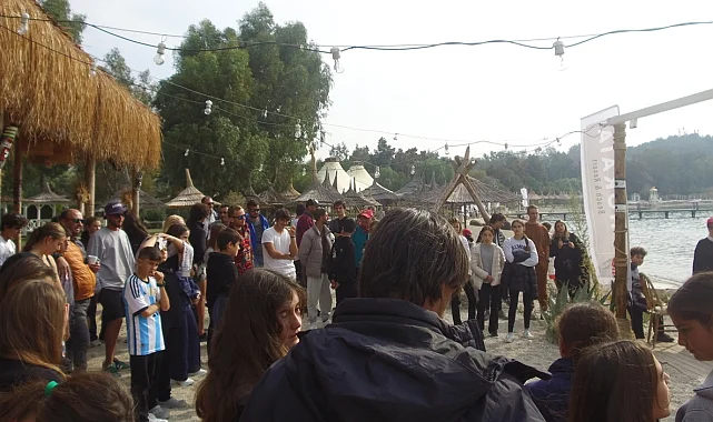 Foça'da yarış için rüzgarı bekliyorlar