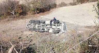 Freni boşalan beton mikseri yoldan çıktı: 1 yaralı