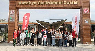 Gastronomi çarşısı 'Yüreğimizdeki Işık' projesi kapsamında depremzede çocukları ağırladı