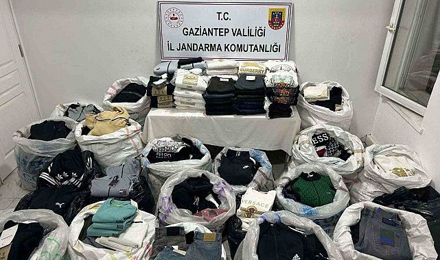 Gaziantep'te 1 milyon 865 bin TL değerinde kaçak kıyafet ele geçirildi