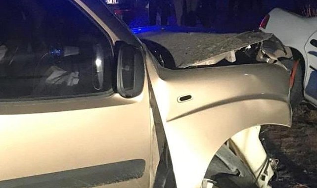 Gazipaşa-Anamur yolunda iki otomobil kafa kafaya çarpıştı: 1 ölü, 1'i ağır 4 yaralı