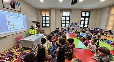 Geleceğin sürücüleri minik öğrencilere trafik eğitimleri verildi