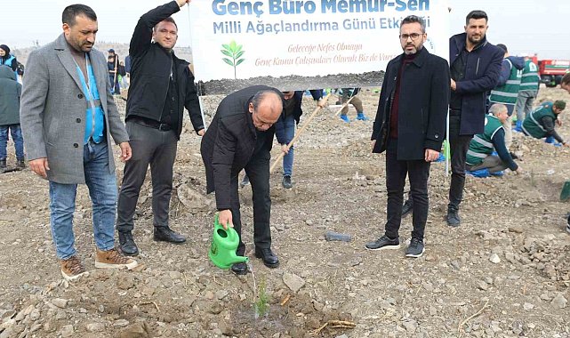 Genç Büro Memur-Sen'den Türkiye Yüzyılı'na fidan desteği