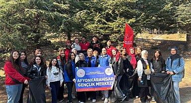 Gençlerden Erkmen'de doğa yürüyüşü