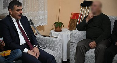 Gönüllülerin desteğiyle artık tek bastonla yürüyebiliyor