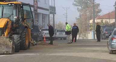 Günyüzü ilçesinde kazı sırasında patlayan doğalgaz borusu vatandaşları korkuttu