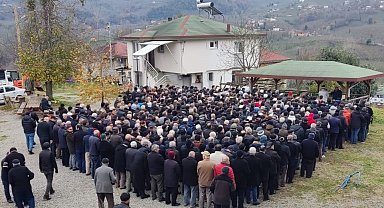 Gurbet yolunda hayatını kaybeden baba ve oğlu son yolculuğuna uğurlandı