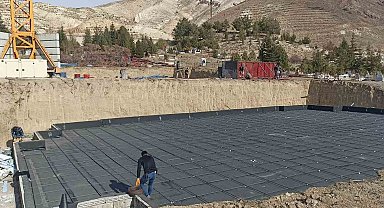 Gürün'de depremzedeler için yeni konutlar yükseliyor