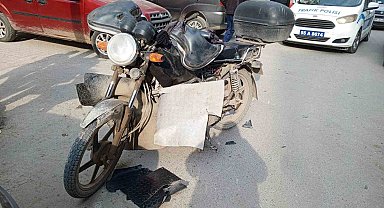 Hafif ticari araç ile motosiklet çarpıştı: 1 yaralı