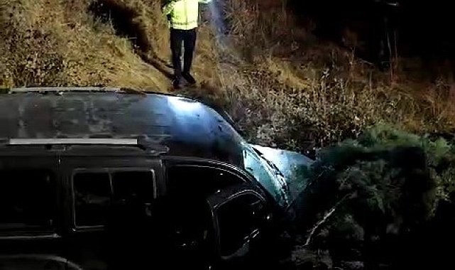 Hafif ticari araç şarampole yuvarlandı: 2 yaralı