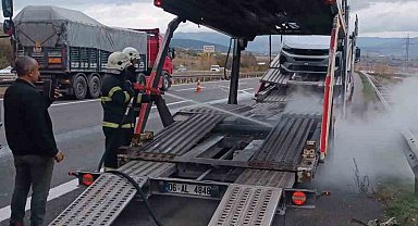 Hafif ticari araçlar yanmaktan son anda kurtuldu