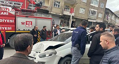 Hakkari'de maddi hasarlı trafik kazası