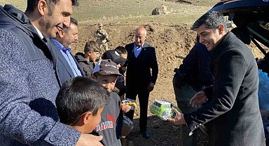 Hamur Kaymakamı Mahir, köy ziyaretlerinde vatandaşlarla buluştu