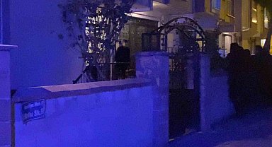 Harçlık alamadığı dedesini bıçaklayarak ağır yaraladı, kendisini apartmana kitledi