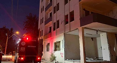 Hasarlı binada çıkan yangın söndürüldü