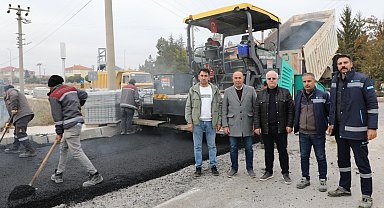 Hastane yolunun asfalt kaplaması yenileniyor