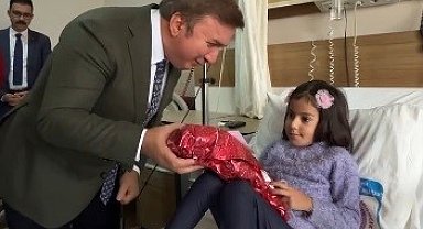 Hastanede tedavi gören çocuklara Validen sürpriz