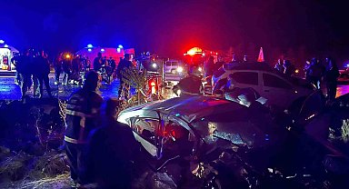 Hatalı 'U' dönüşü ile üç aracın karıştığı kazada ortalık savaş alanına döndü: 1 ölü, 7 yaralı