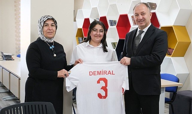 Hayranı olduğu Merih'in formasını 'Yurtlig'den kazandı