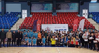 Hentbolda şampiyon Rıza Malatyalı ortaokulu oldu