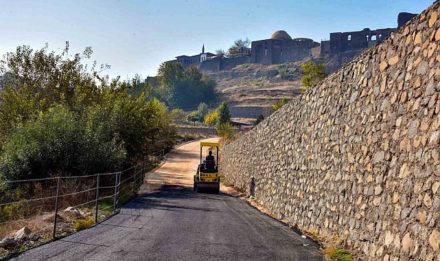 Hevsel Bahçeleri yolu ile Fiskaya merdivenleri yenilendi