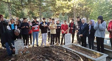 Hisarcık'ta vefat eden öğretmenlerin mezarları ziyaret edildi