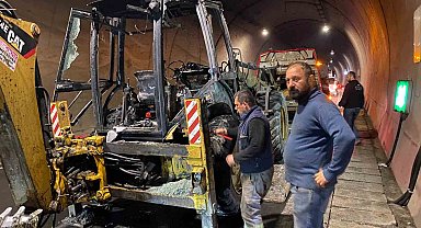 Hopa'da tüneli içinde ekskavatör yangını: Tünel trafiğe kapatıldı