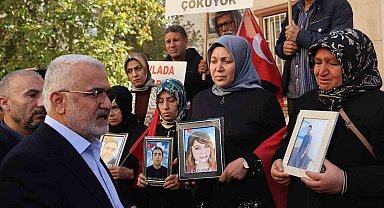 HÜDA PAR Genel Başkanı Yapıcıoğlu, evlat nöbetindeki ailelerle görüştü