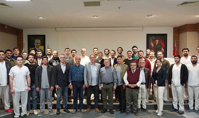 İEÜ Medical Point'te ortopedi zirvesi