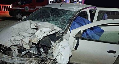 Iğdır'da otomobil bariyerlere çarptı: 1 ölü, 2 yaralı
