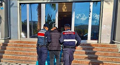 İki ayrı suçtan aranan firari Seydikemer'de yakalandı