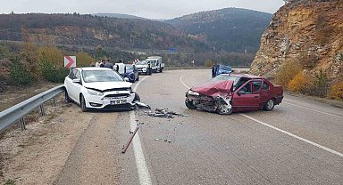 İki otomobilin çarpıştığı kazada 8 kişi yaralandı