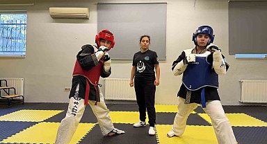 İkiz kardeşler, unutulmaya yüz tutmuş ata sporunda dünya şampiyonasına hazırlanıyorlar