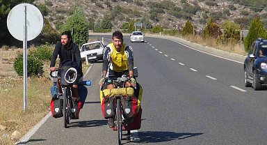 İklim değişikliğine dikkat çekmek için bisikletle dünya turuna çıktılar