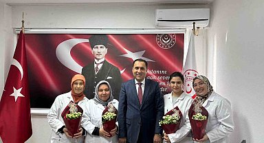İl Müdürü Tükoğlu'ndan emekçi kadınlara çiçek jesti