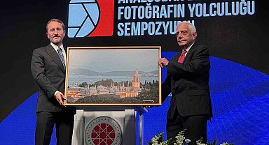 İletişim Başkanı Altun, "İzzet Keribar Fotoğraf Sergisi" ve "Analogdan Dijitale Fotoğrafın Yolculuğu Sempozyumu"na katıldı