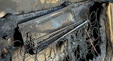 Isınmak için çalıştırdıkları elektrikli soba, evi yaktı