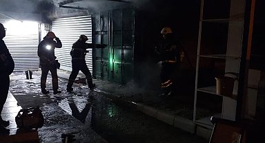 İskenderun'da yanan konteyner kullanılmaz hale geldi