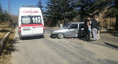 Isparta'da otomobil motosikletle çarpıştı: 1 yaralı