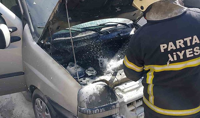 Isparta'da seyir halindeki araç aniden alev aldı